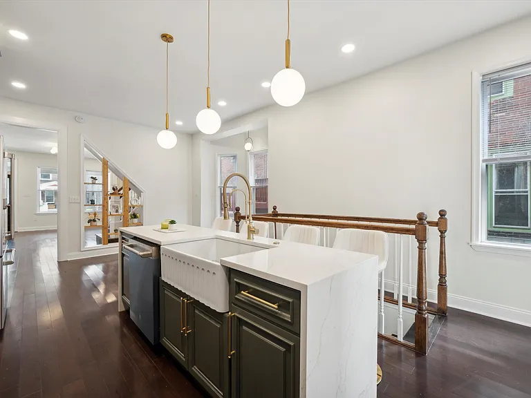 4911 Warrington Ave — Photo 32