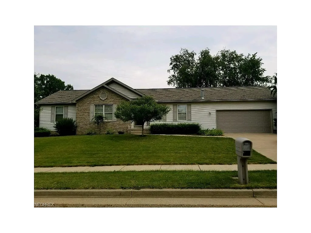 2884 Autumn Ave NW photo 1