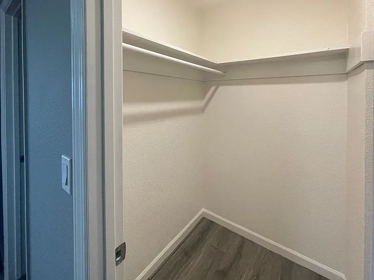 940 N San Joaquin Street — Photo 13