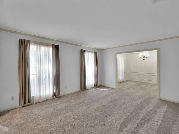 3rd image of 5702 Vestavia Dr