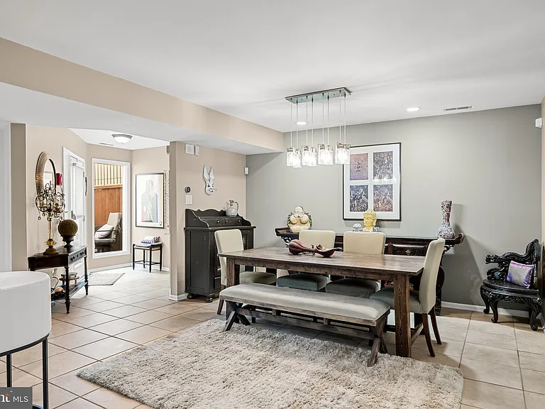 1410 Chanticleer — Photo 4