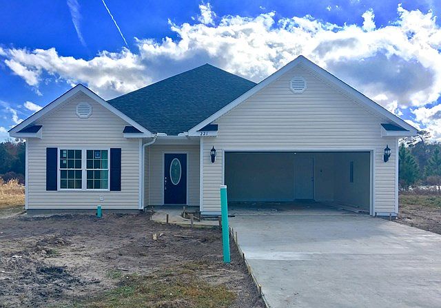 1st image of 221 Roswell Dr E