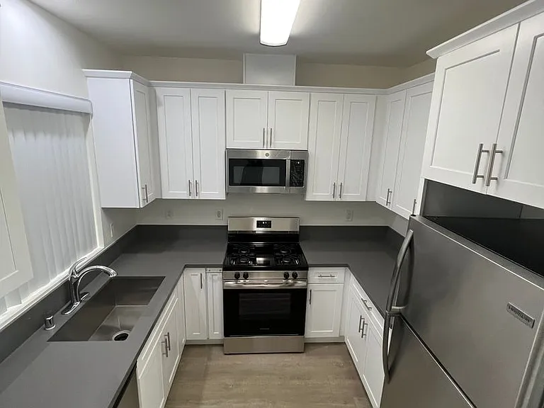 Yaya Laurel 1 Apartments — Photo 10