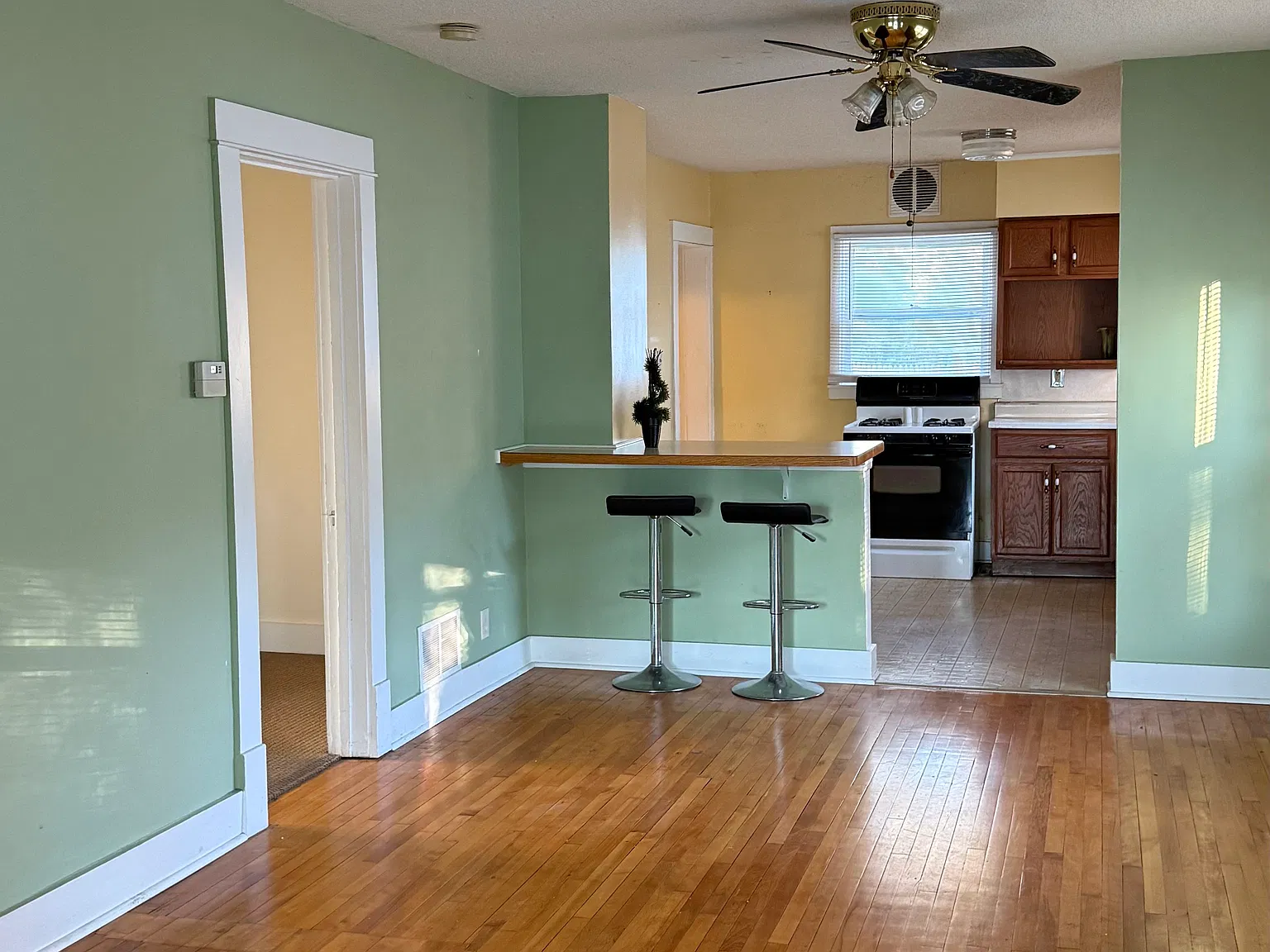 2 bed, 832 sqft, $1,295 — Photo 3