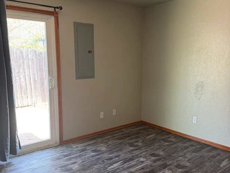 1401 NW Dearborn Ave #A — Photo 13