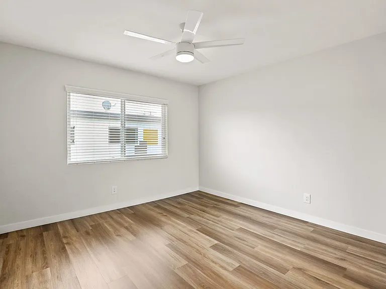 1358 W 36th St — Photo 10
