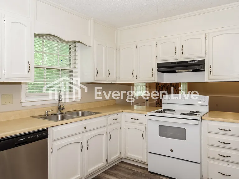 13009 Astalot Dr SE — Photo 5
