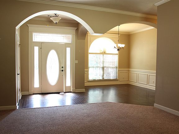 5th image of 401 Forest Glen Cv