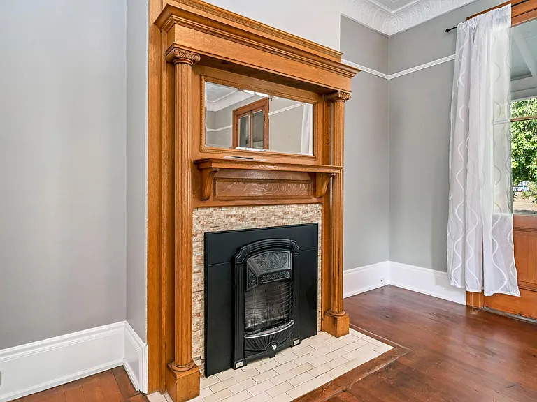 583 Russell Dr — Photo 25