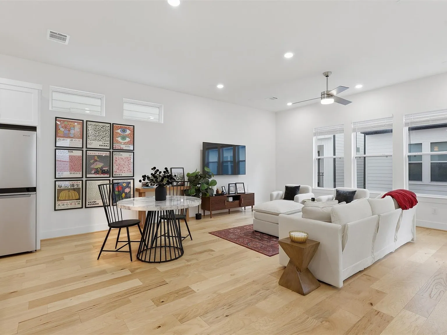 3 bed, 3.5 bath, 1895 sqft, $2,500 — Photo 1