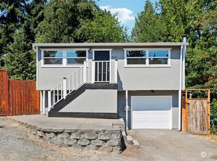 828 NE 170th St, Seattle, WA 98155