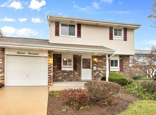 1617 Castbourne Ct, Wheaton, IL 60189