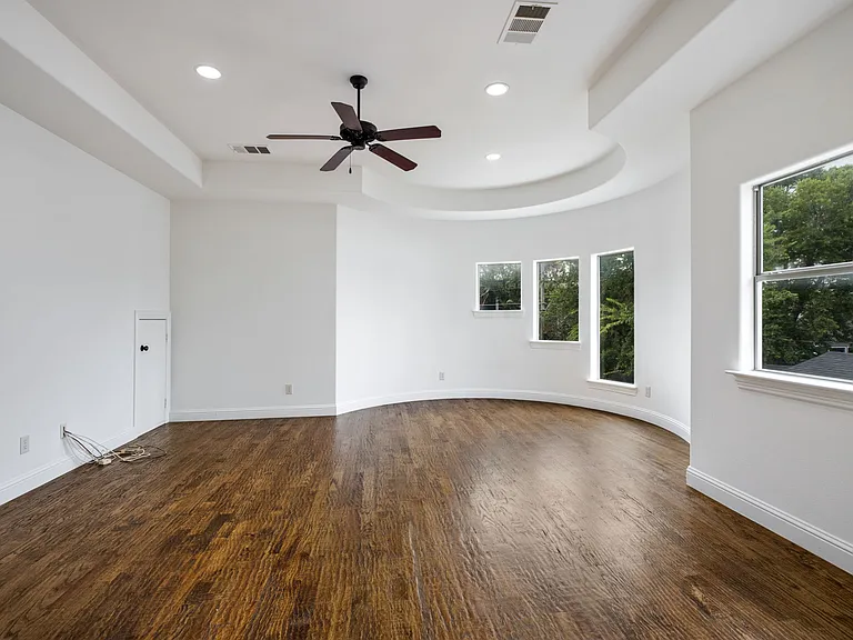 3606 S Versailles Ave — Photo 35