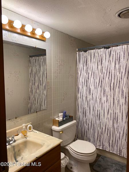 2nd image of 320 Seebers Lane