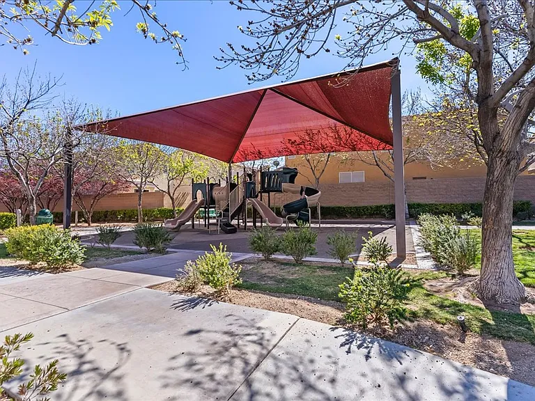 9131 Mount Wilson St — Photo 35