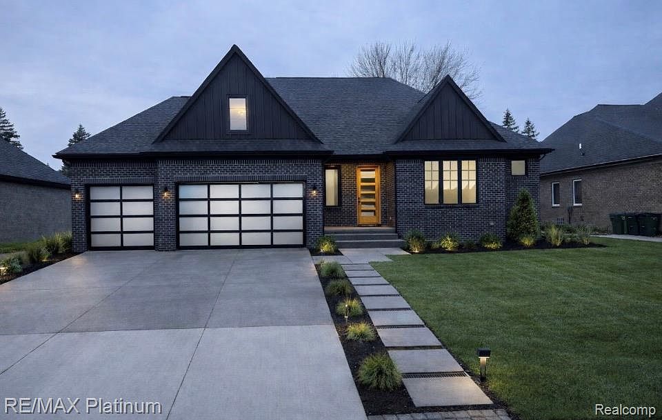 1st image of 52921 Royal Park Ave