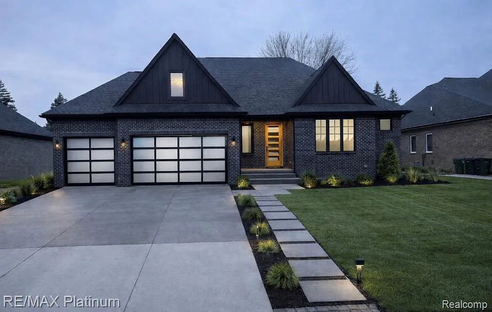 52921 Royal Park Ave photo 1