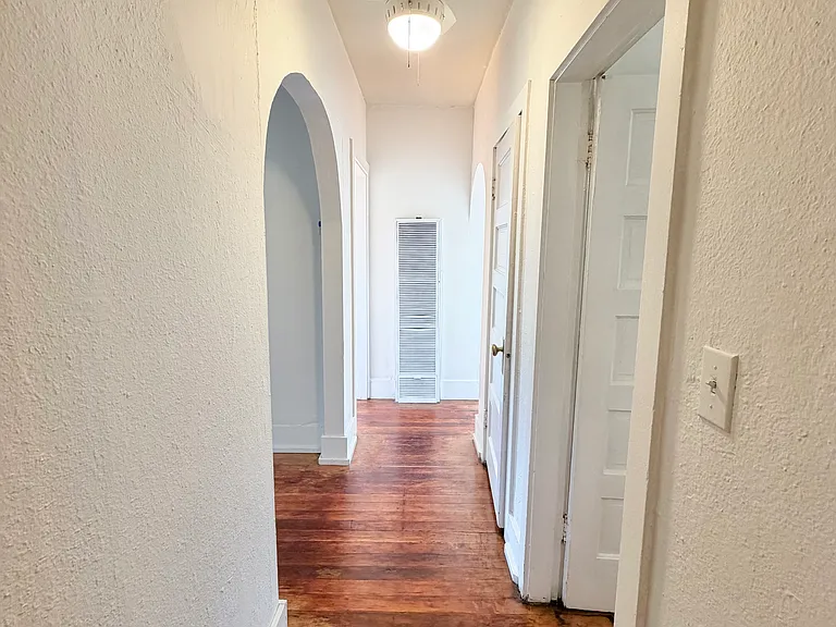 2703 E Union St #F — Photo 2