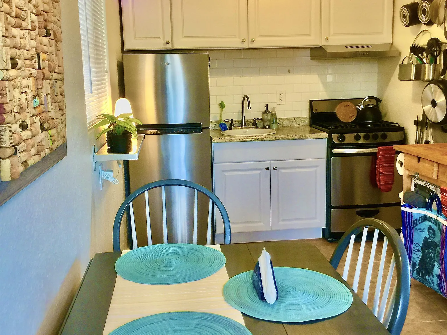 Island-2766 - The Blue Door 2766 B — Photo 2