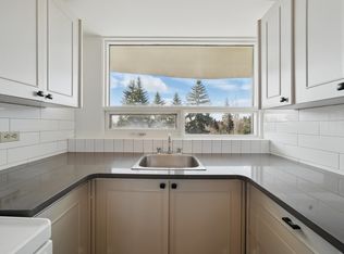 815 50th Ave SW #201, Calgary, AB T2S 1H8
