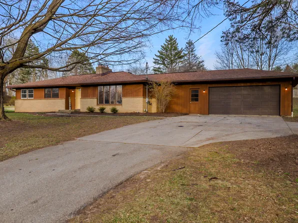 2690 Moerland Dr NW, Grand Rapids, MI 49504