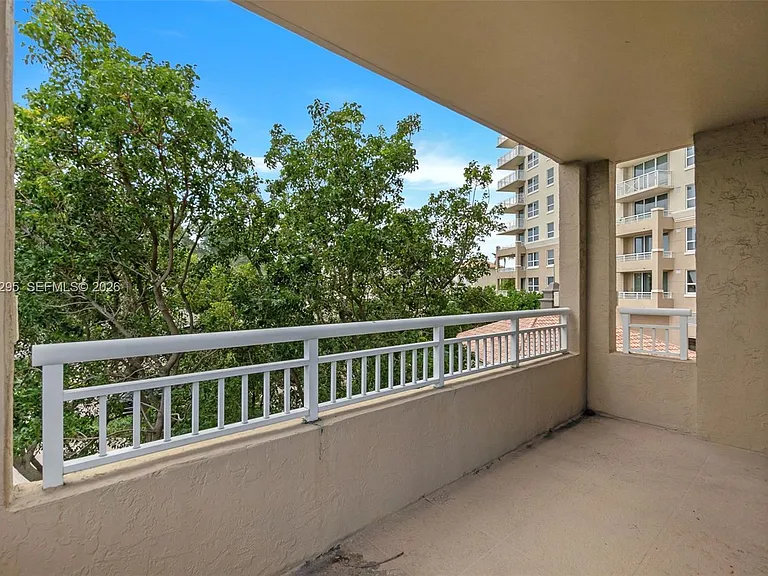 19501 W Country Club Dr #309 — Photo 21