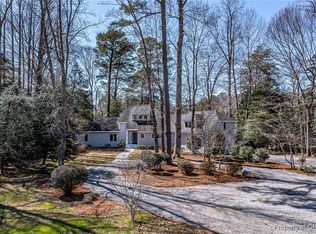 99 Mariners Watch Ln, Kilmarnock, VA 22482