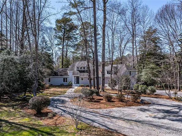 99 Mariners Watch Ln, Kilmarnock, VA 22482