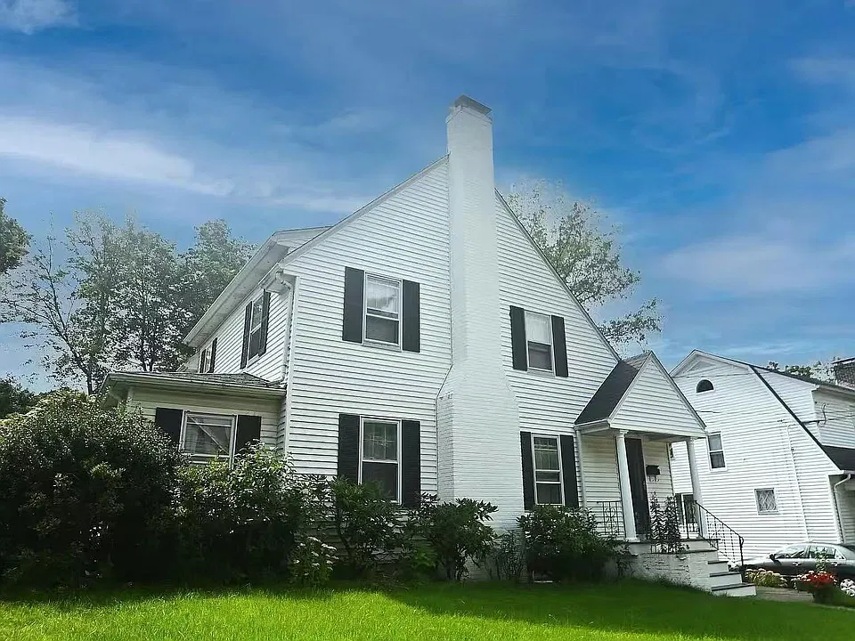 142 Jackson St