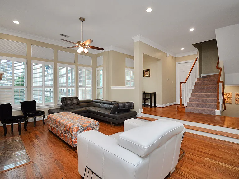 1019 Marconi St — Photo 33