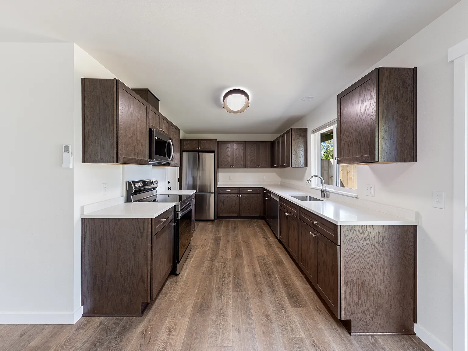 3 bed, 1055 sqft, $2,295 — Photo 4