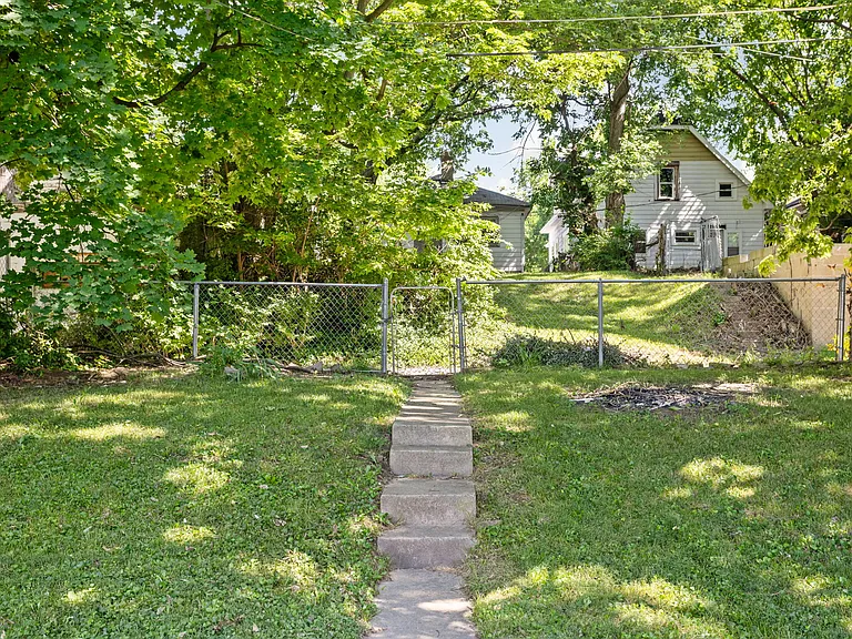 1254 W 32nd St — Photo 23