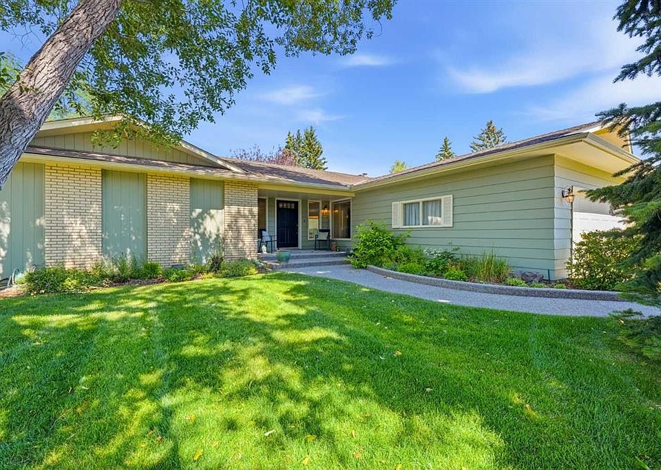 1st image of 604 SW Willoughby Cres SE