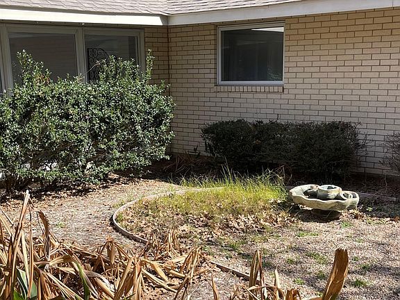 5th image of 32 Crestline Dr