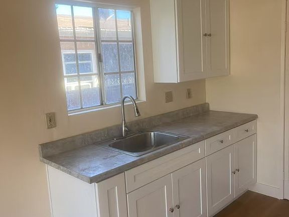 3rd image of 457 W 13th St #1