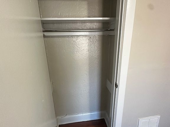 Bed2 Closet- 1081 Common_04172025