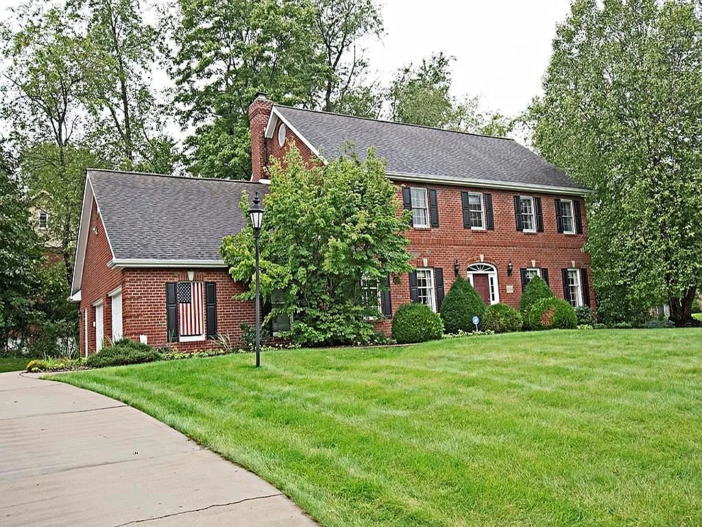 3224 Hampton Oaks Dr photo 1