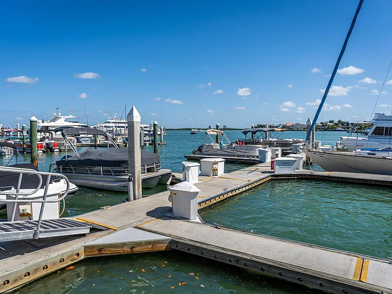 1027 Anglers Cv #B502 — Photo 17