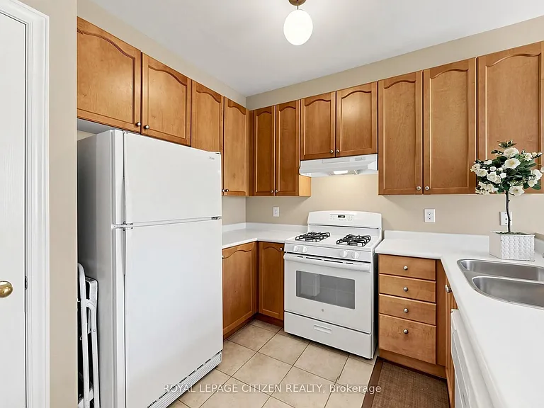 23 Planter Cres #UPPER — Photo 6