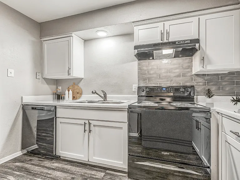 Northwood Heights Apartments — Photo 4