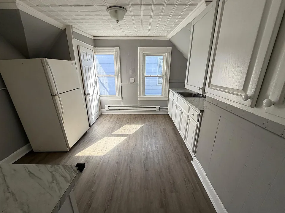 59 Hawkins St #3