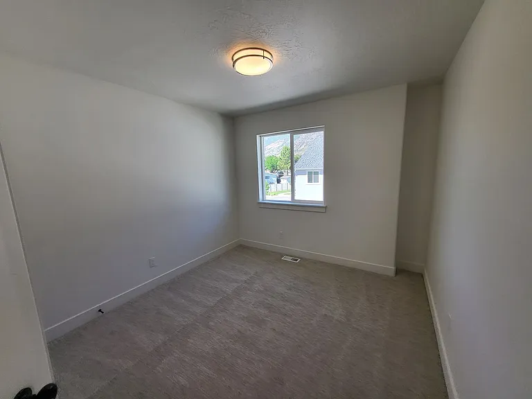 1002 E 1300 S — Photo 36