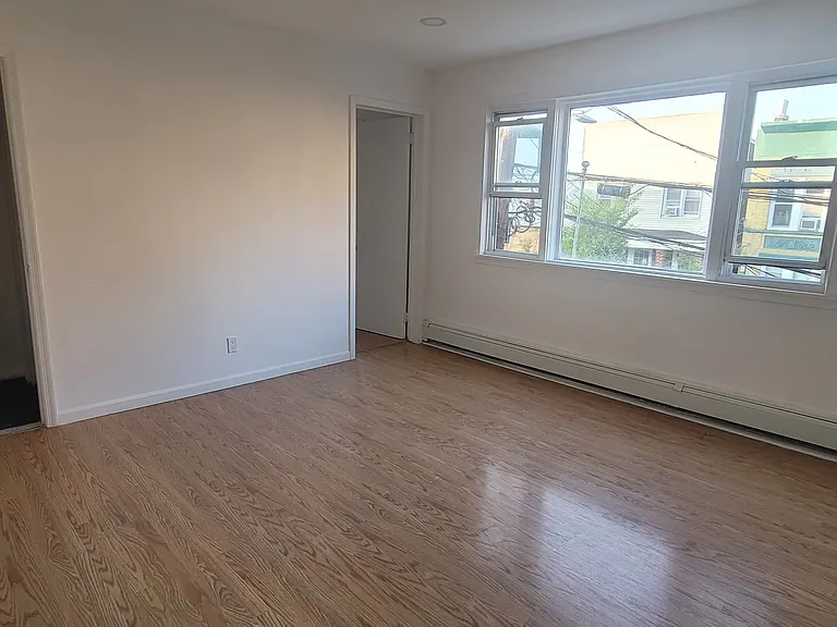 715 24th St #2 — Photo 5