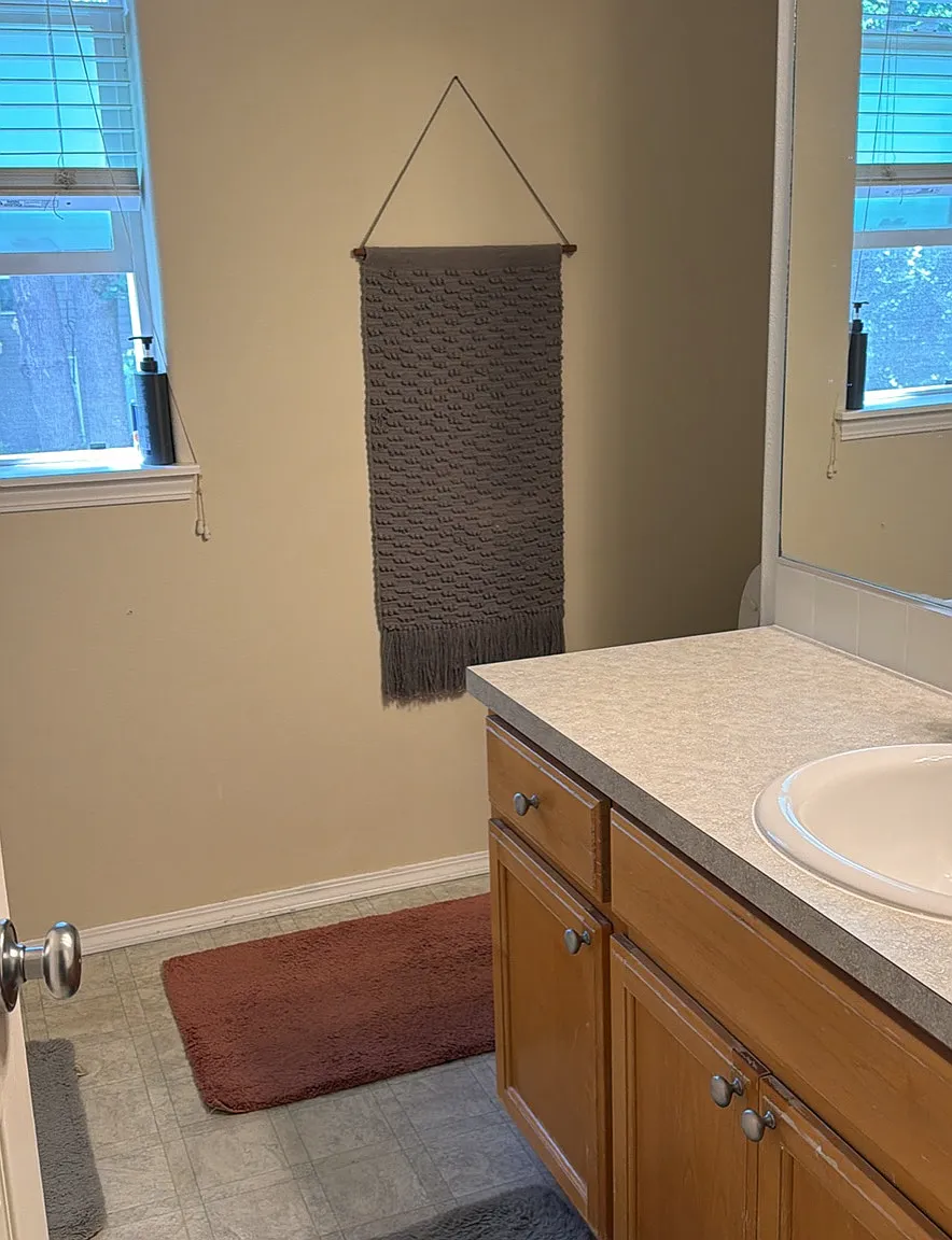 3 bed, 2.5 bath, 2414 sqft, $895 — Photo 2