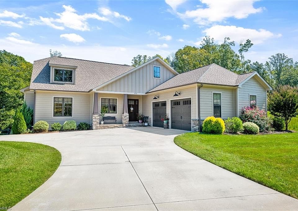 1st image of 671 Lissara Lodge Dr