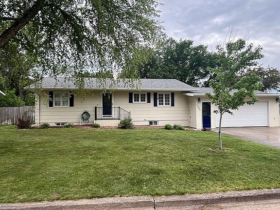 3rd image of 1601 Hilltop Dr