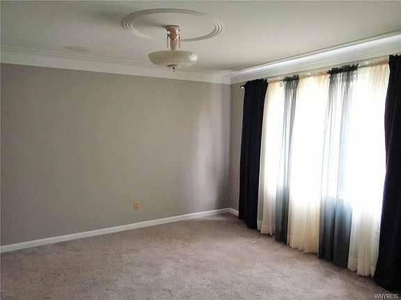 4th image of 479 Woodland Dr