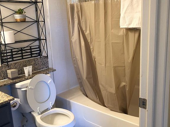 4th image of 5154 S Jones Blvd #2