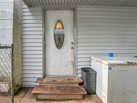 3rd image of 1615 Jones Ln