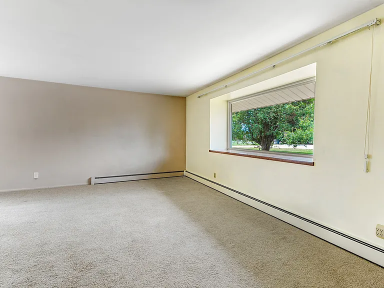 518 Clover Ln — Photo 17